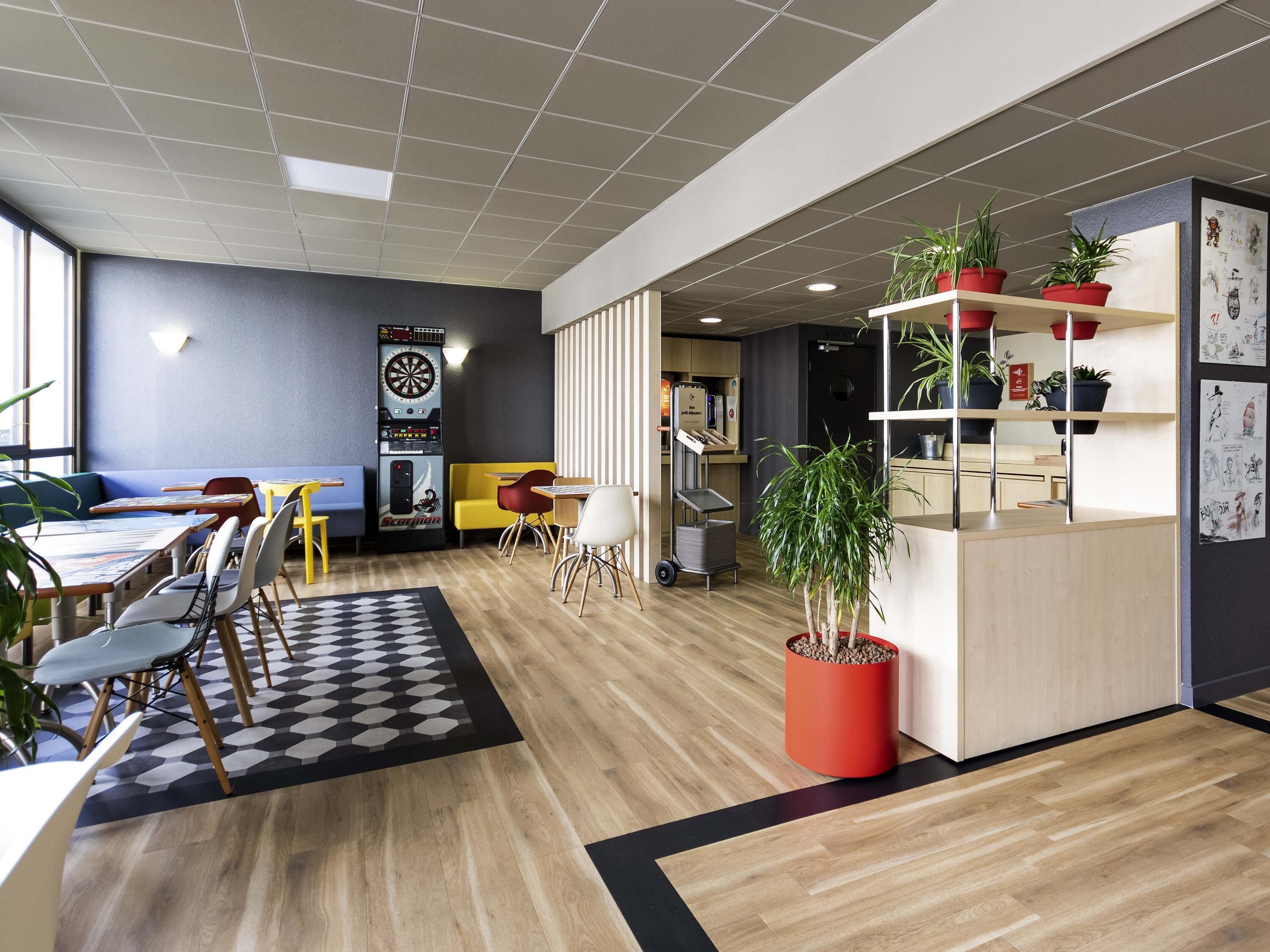 每日供應自助早餐 (每人 EUR9.90)