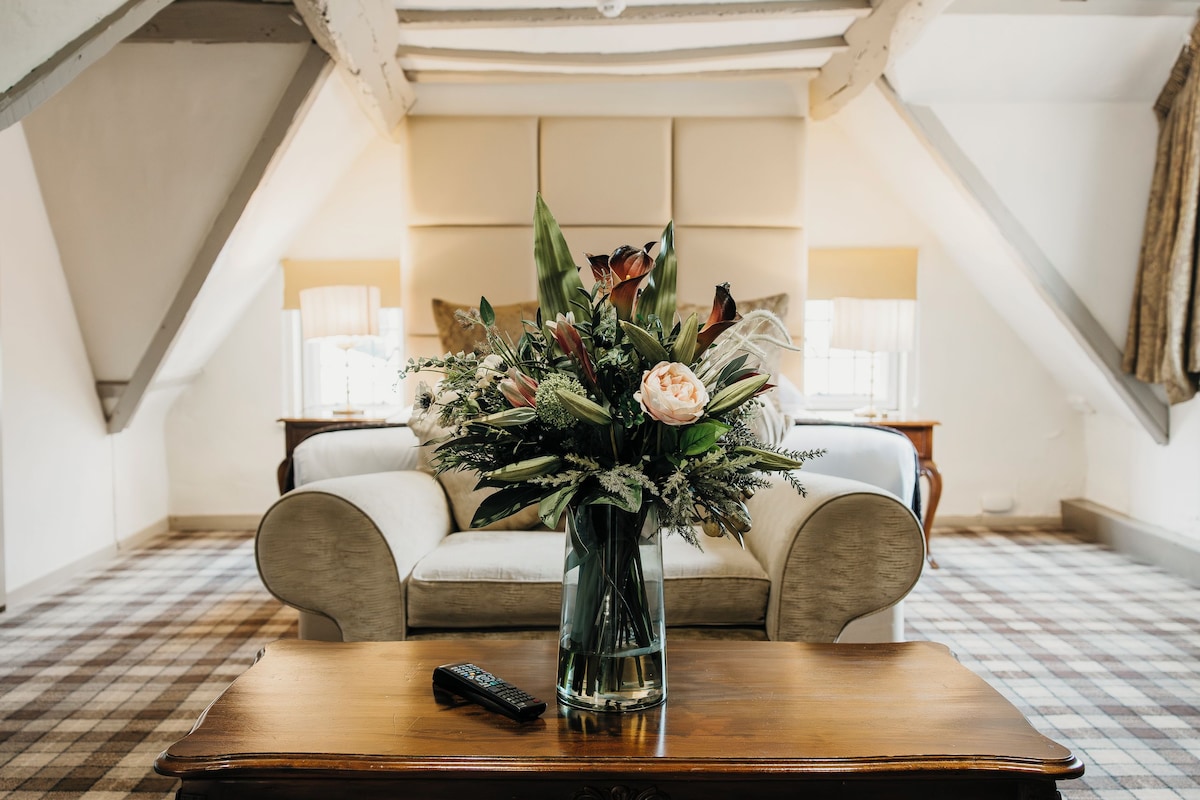 Suite | In-room safe, desk, blackout drapes, iron/ironing board