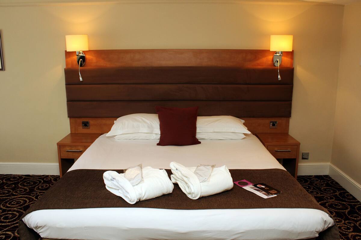 standard double room | in-room safe, desk, blackout curtains, iron/ironing board
