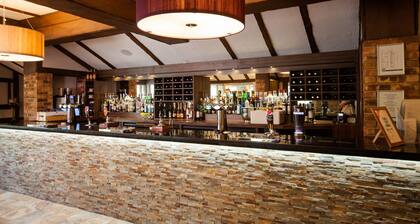 Legacy Rose and Crown Hotel
