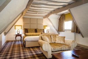 Suite | In-room safe, desk, blackout curtains, iron/ironing board