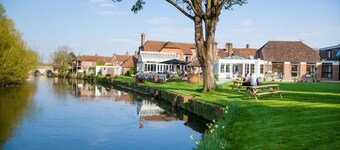 Legacy Rose and Crown Hotel