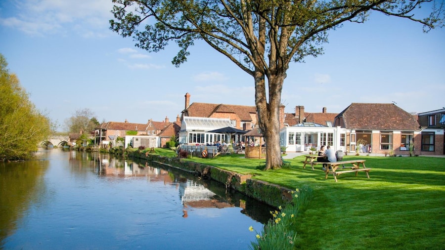 Legacy Rose and Crown Hotel