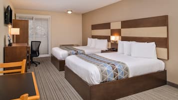 客房, 2 張加大雙人床, 非吸煙房, 簡易廚房 | 1 間臥室、客房內保險箱、書桌、遮光布/窗簾