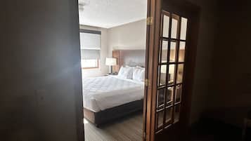 Suite, 1 King Bed with Sofa bed, Non Smoking | Hypo-allergenic bedding, desk, blackout curtains, iron/ironing board