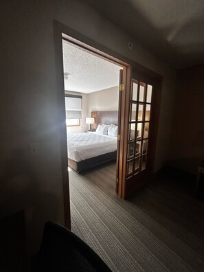 Suite, 1 King Bed with Sofa bed, Non Smoking | Hypo-allergenic bedding, desk, blackout drapes, iron/ironing board