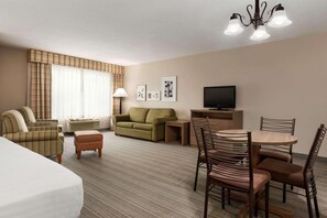 Hypo-allergenic bedding, desk, blackout curtains, iron/ironing board - Country Inn & Suites by Radisson, Baxter, MN (Brainerd)