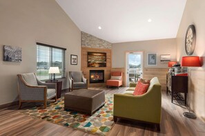 Lobby - Country Inn & Suites by Radisson, Baxter, MN (Brainerd)