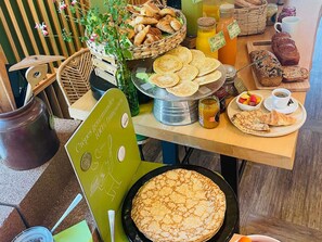 Daily buffet breakfast for a fee
