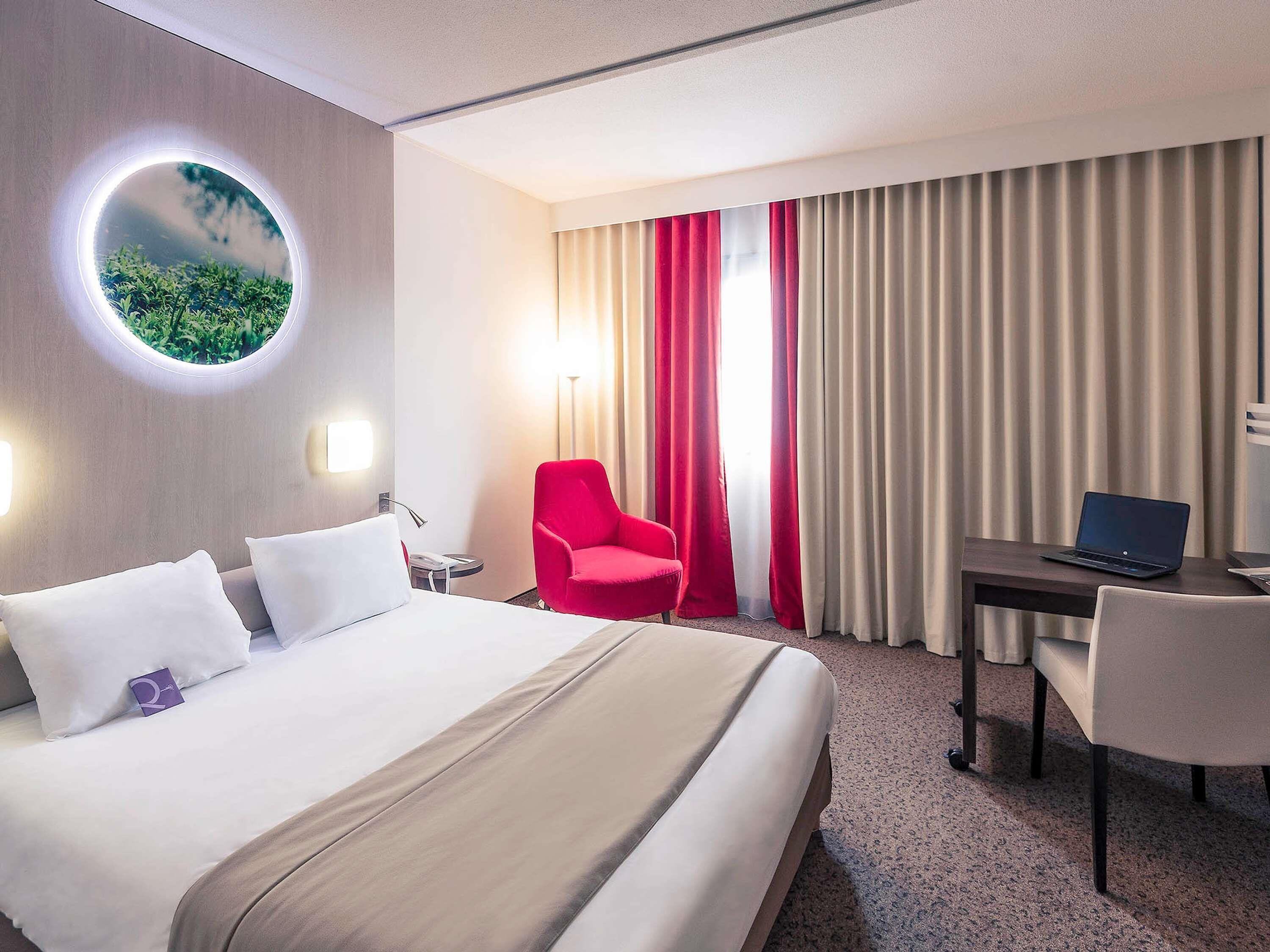 Classic Room, 1 Double Bed | Premium bedding, minibar, in-room safe, desk
