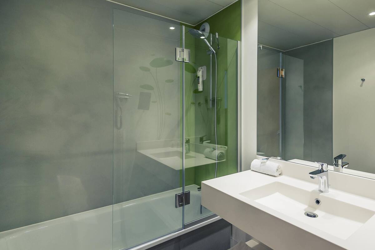 Superior Room, 1 Double Bed | Premium bedding, minibar, in-room safe, desk