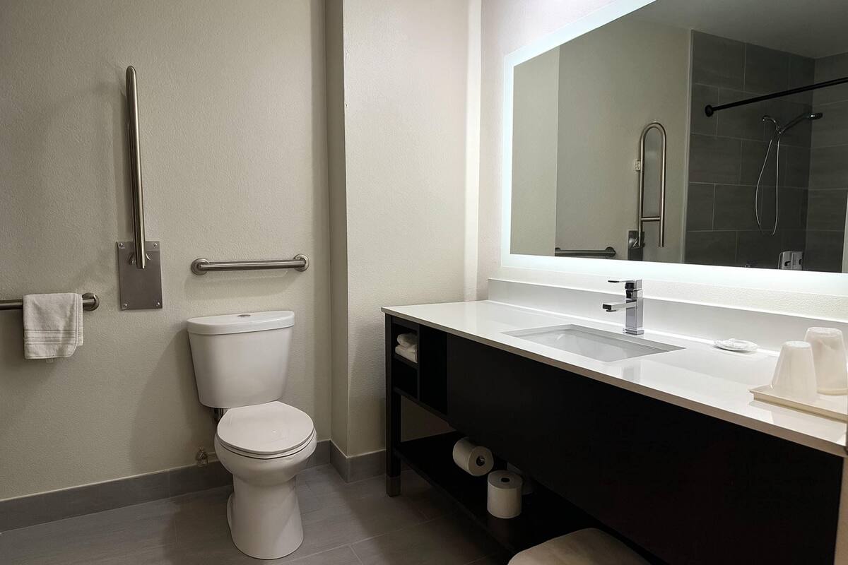 Room, 1 King Bed, Accessible, Non Smoking | Blackout drapes, iron/ironing board, free WiFi, bed sheets