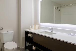 Cortinas blackout, tabla de planchar con plancha y wifi gratis