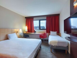 Standard Double Room, Multiple Beds | Desk, iron/ironing board, rollaway beds, free WiFi