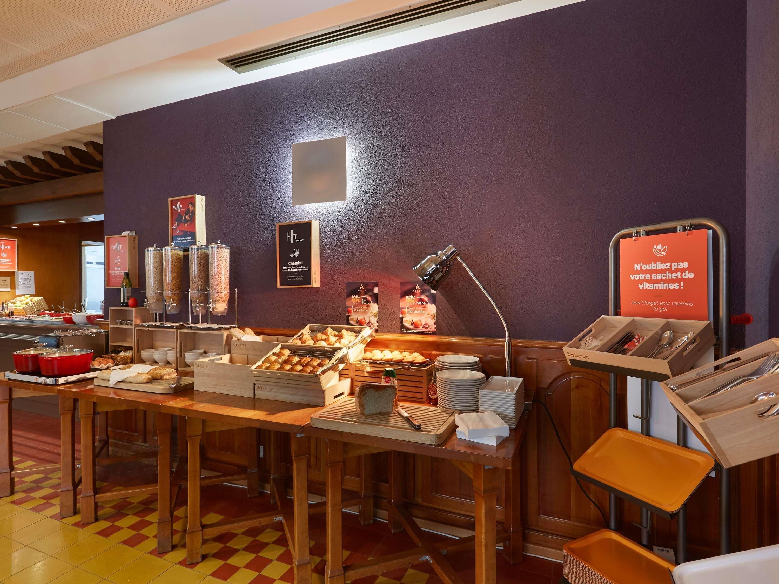 Petit déjeuner buffet servi tous les jours en supplément