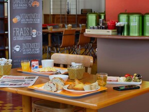 Desayuno buffet todos los días (con cargo)