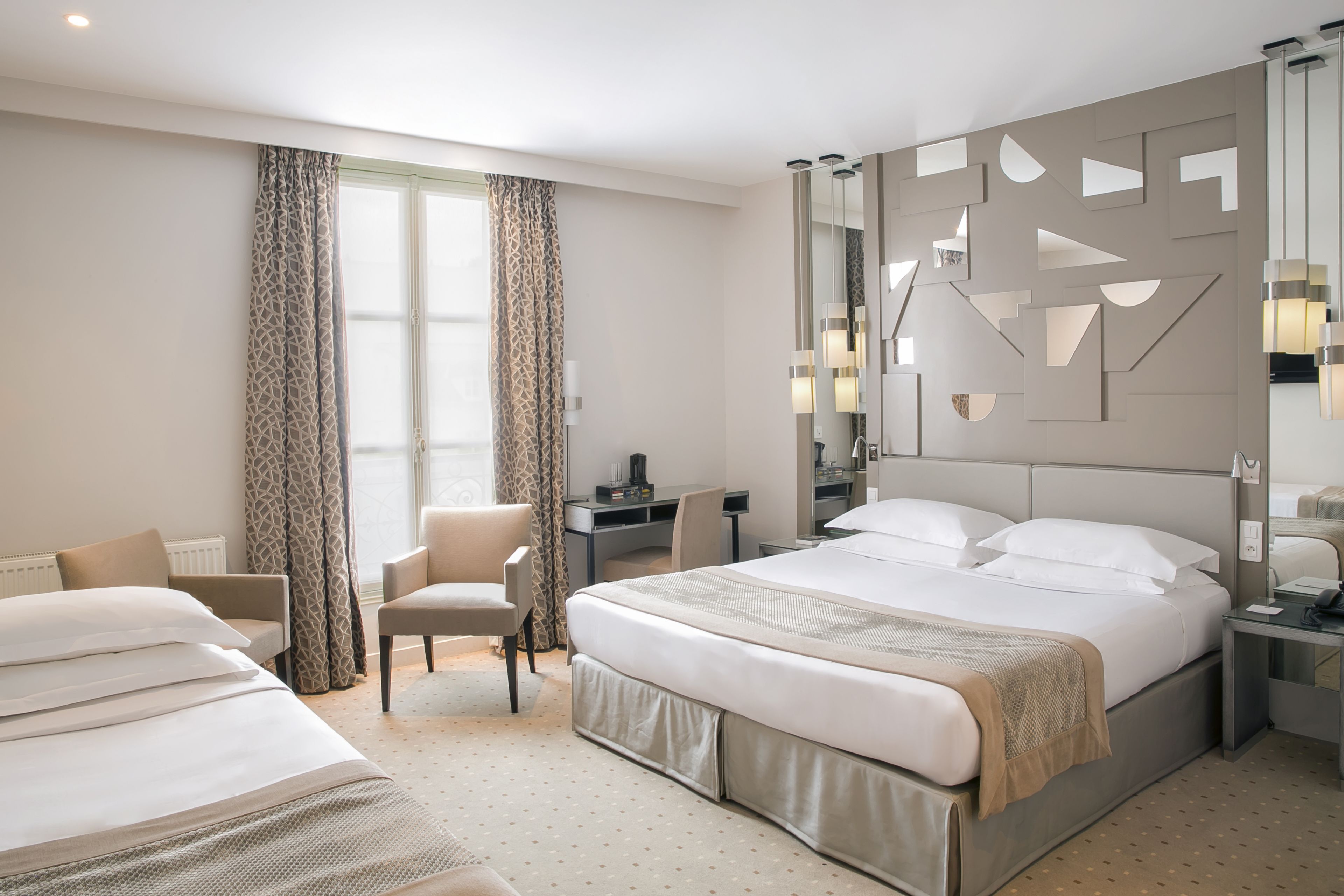 Minibar, coffres-forts dans les chambres, décoration personnalisée
