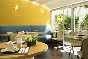 Restaurant - Hôtel A La Villa des Artistes (Paris)