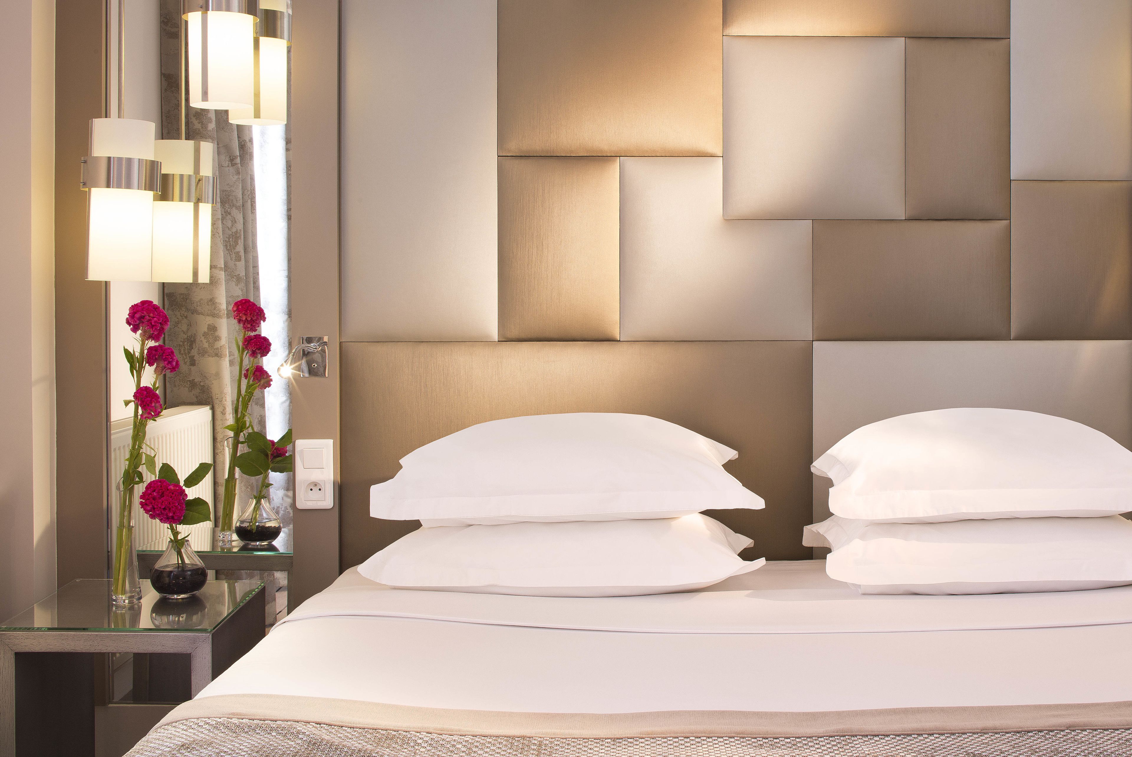 minibar, in-room safe, individually decorated, desk