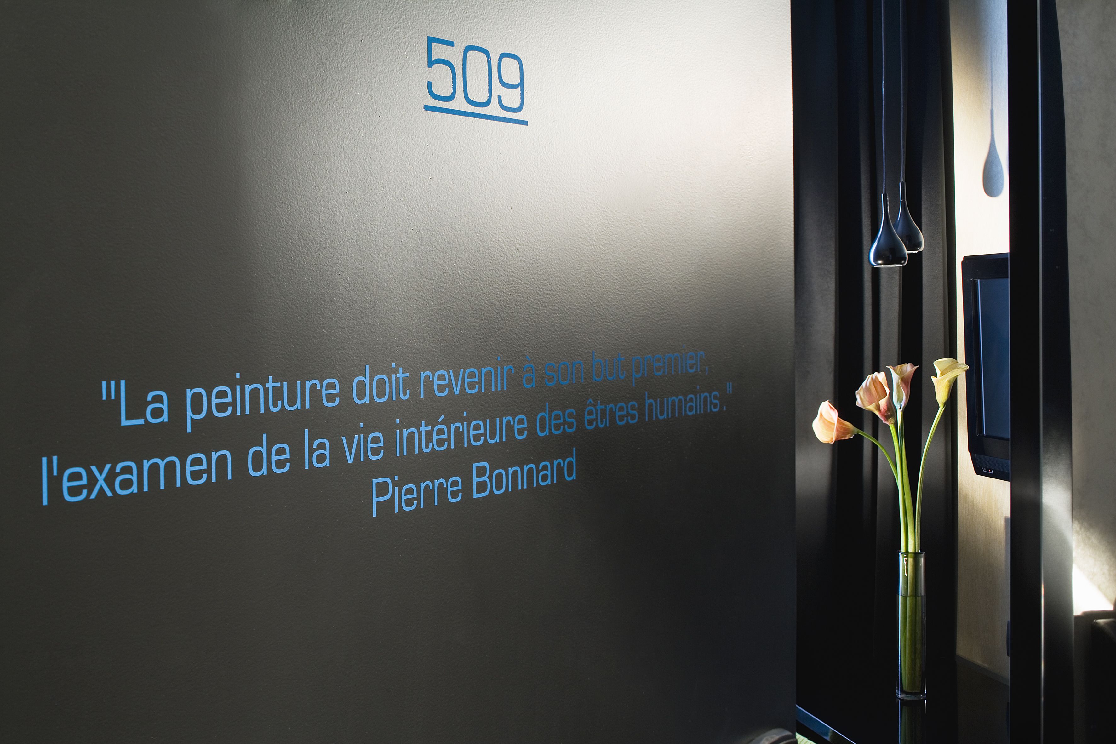 minibar, in-room safe, individually decorated, desk