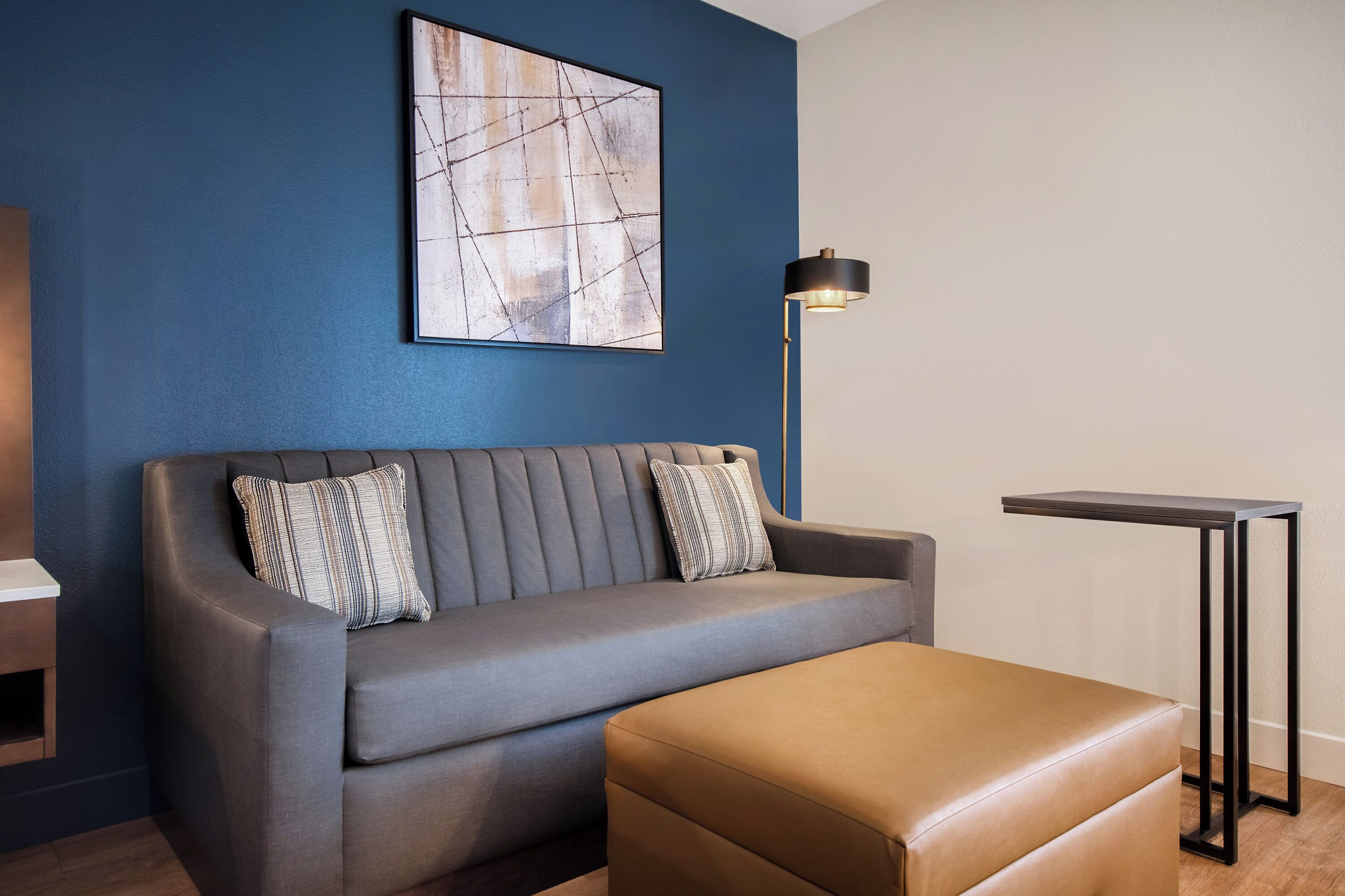 egyptian cotton sheets, premium bedding, in-room safe, desk