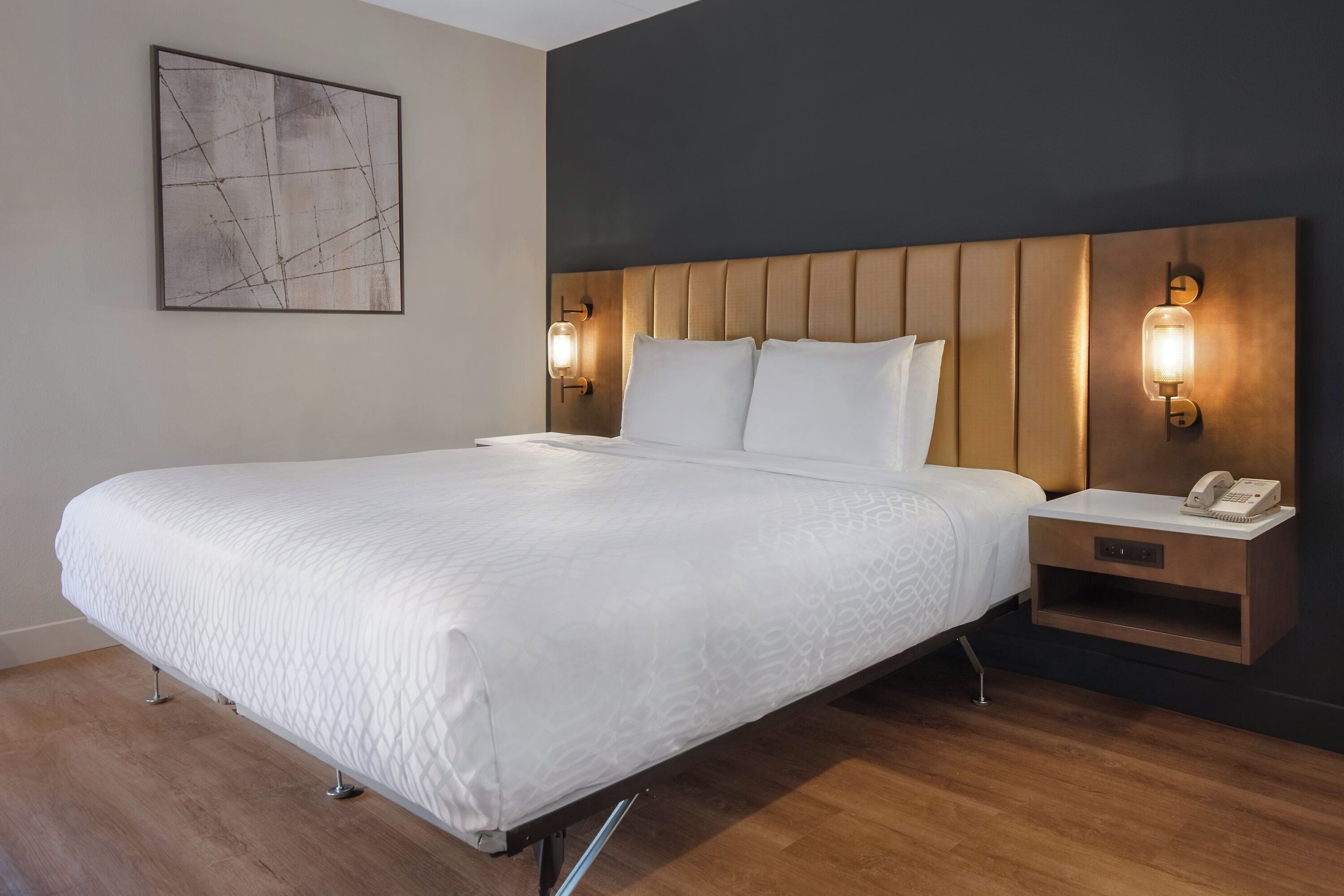 egyptian cotton sheets, premium bedding, in-room safe, desk