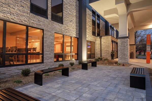 Exterior - Best Western Plus Meadowlands (Secaucus)