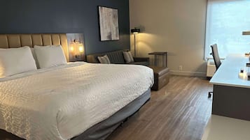 Kamar Standar, 1 Tempat Tidur King, Bebas Asap Rokok, lemari es & microwave (with Sofabed) | Seprai katun Mesir, seprai premium, brankas, dan meja kerja