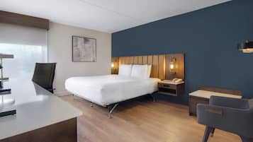 Egyptian cotton sheets, premium bedding, in-room safe, desk