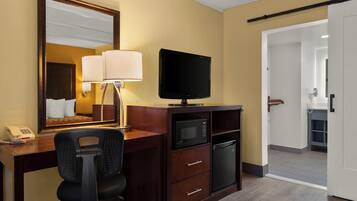 Chambre Standard, 1 trÚs grand lit, baignoire accessible aux personnes à mobilité réduite