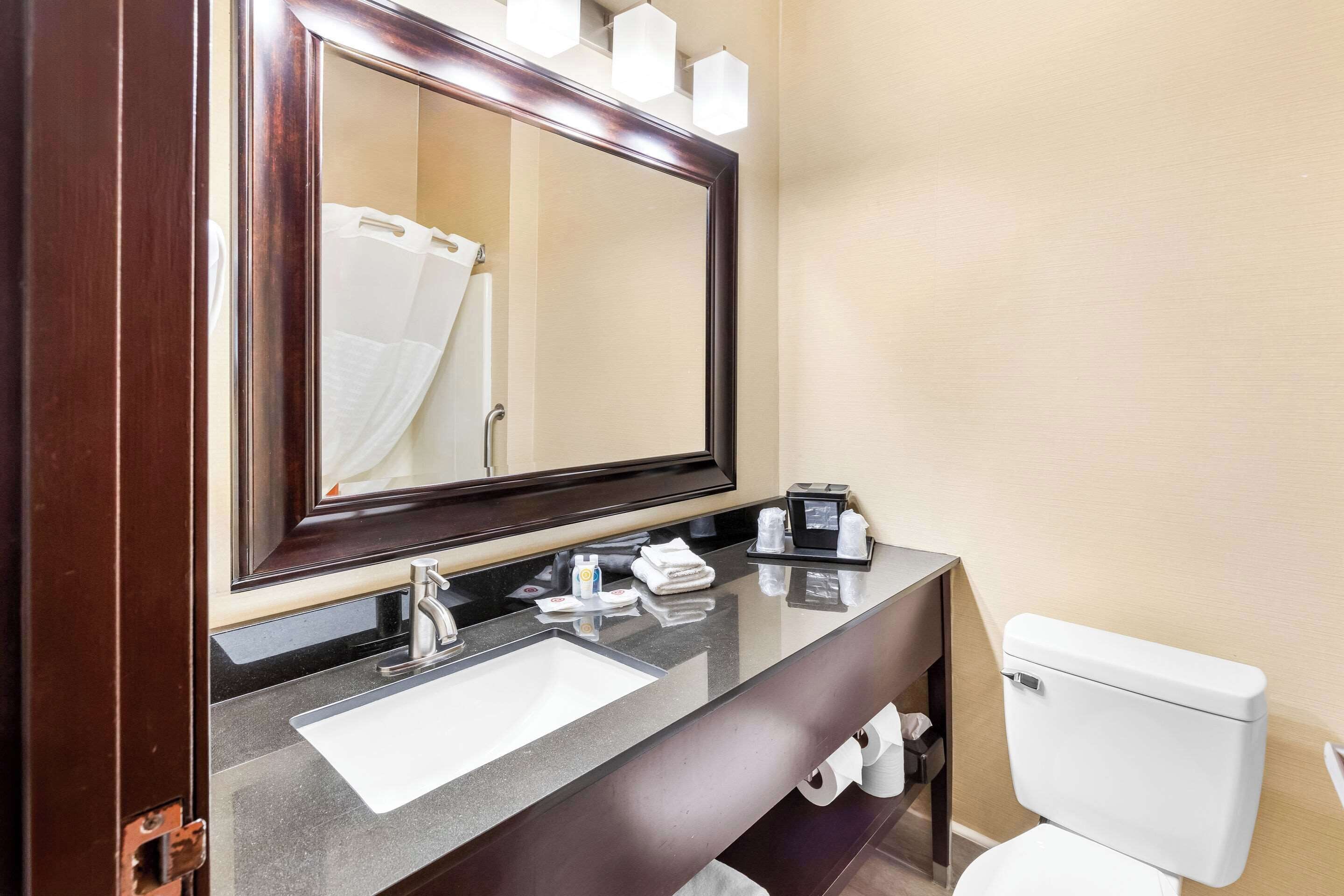 standard room, 1 king bed, non smoking | iron/ironing board, free cots/infant beds, rollaway beds, free wifi