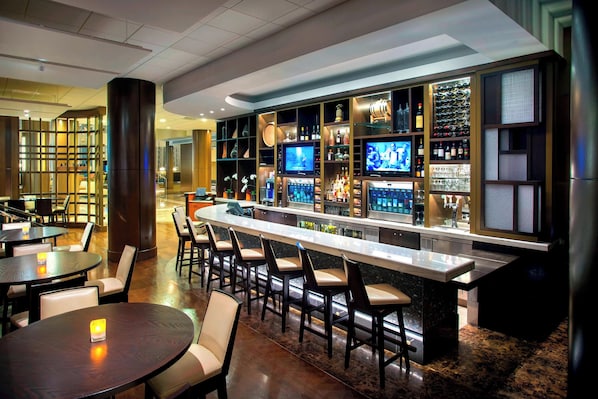 2 bars/lounges, wine bar