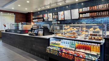 2 restaurants; breakfast, lunch, and dinner served
