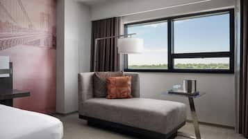 Premium bedding, in-room safe, desk, laptop workspace