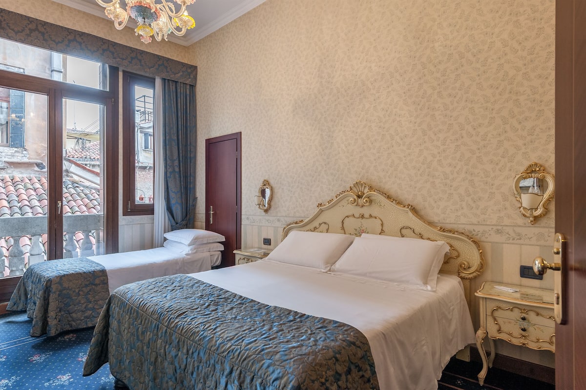 Classic Triple Room | Hypo-allergenic bedding, down comforters, minibar, in-room safe