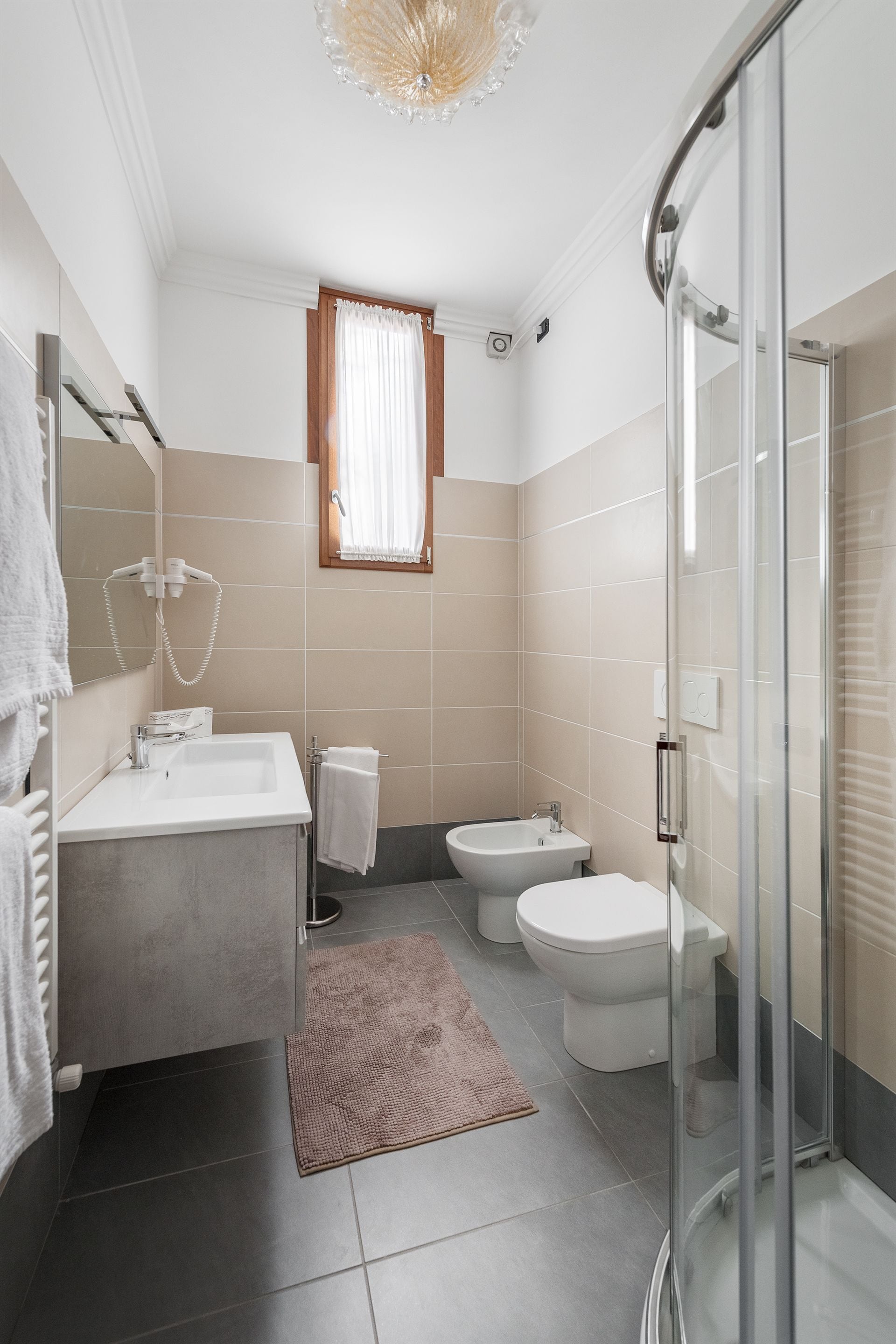 apartment, 2 bedrooms, canal view, annex building | bathroom | free toiletries, hair dryer, bidet, towels