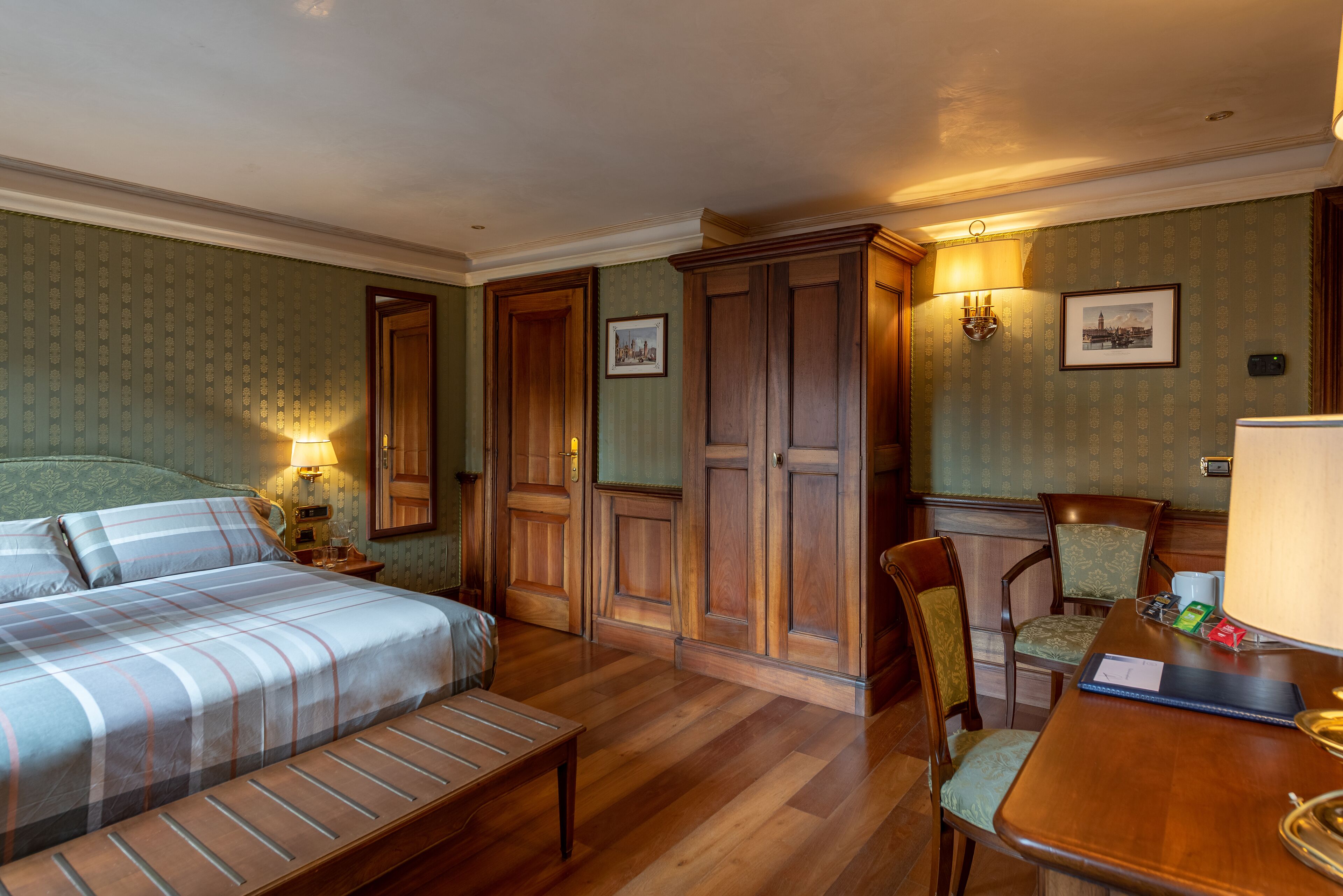 deluxe double room, annex building (no lift) | 1 bedroom, hypo-allergenic bedding, down duvets, minibar