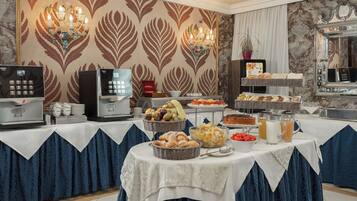 Petit déjeuner buffet (20.00 EUR par personne)