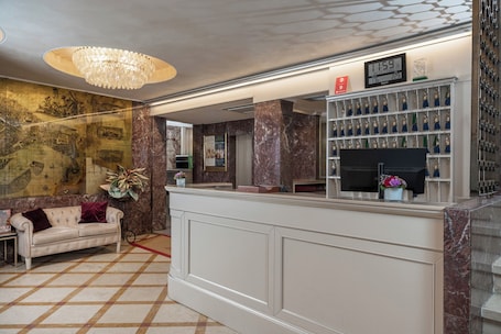 Reception. Hotel Montecarlo