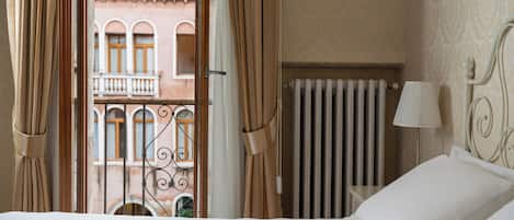 Apartment, 2 Bedrooms, Canal View, Annex Building | Hypo-allergenic bedding, down comforters, minibar, in-room safe