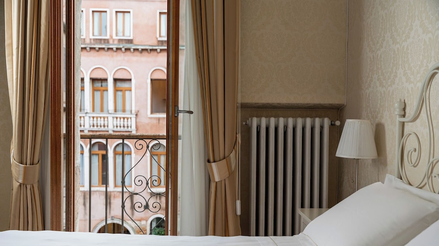 Hotel Montecarlo