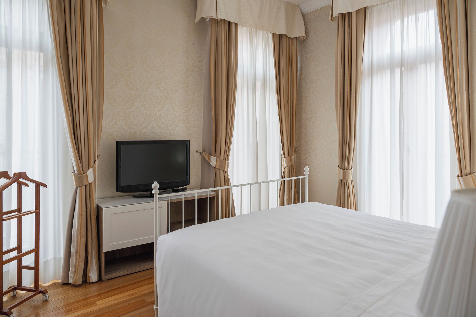 apartment, 2 bedrooms, canal view, annex building | 1 bedroom, hypo-allergenic bedding, down duvets, minibar