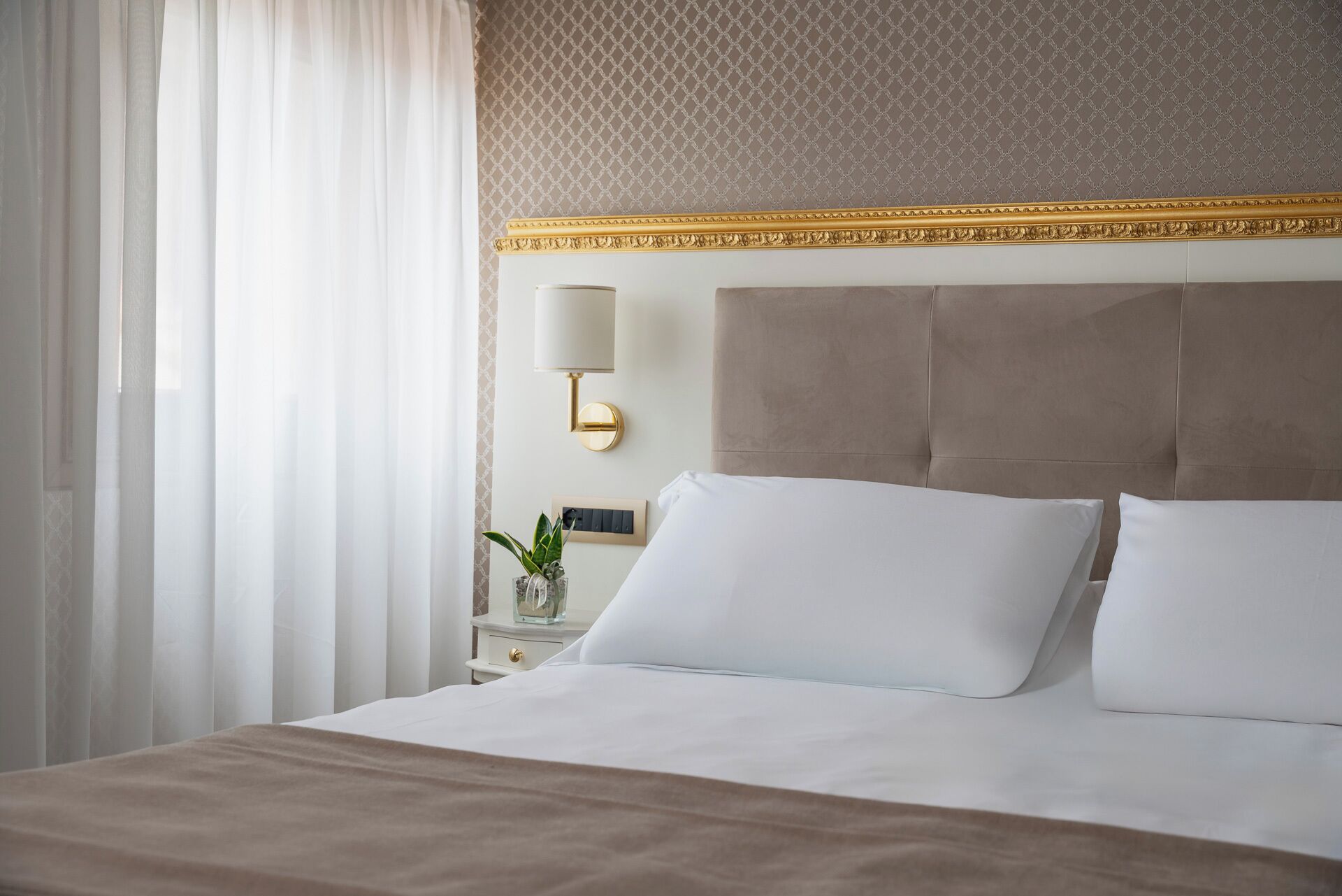 classic double room | 1 bedroom, hypo-allergenic bedding, down duvets, minibar