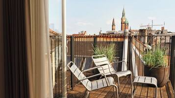 Penthouse with Balcony | Terrasse/Patio