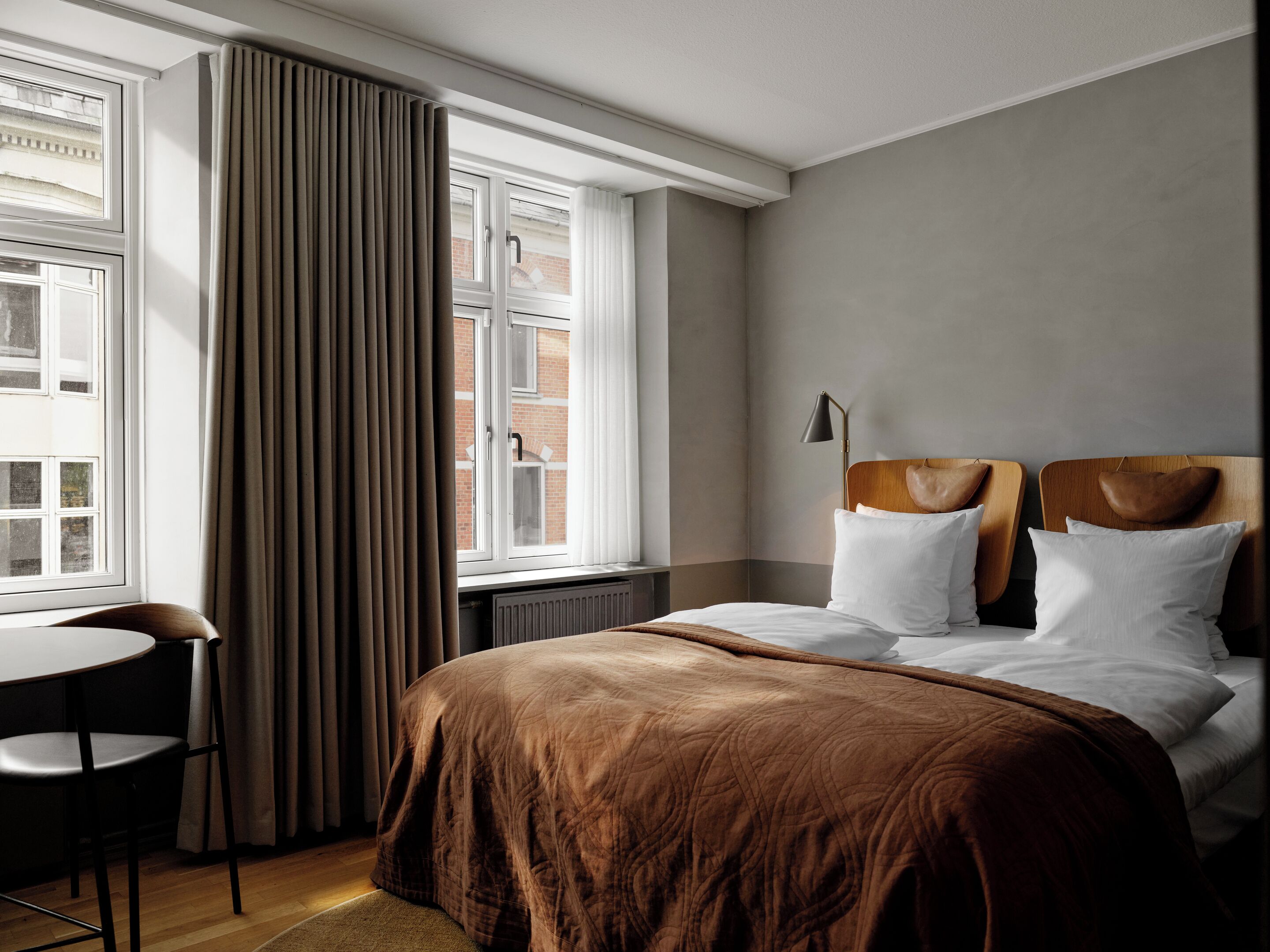 Chambre Standard double ou avec lits jumeaux | Literie hypoallergénique, couette en duvet, coffre-fort