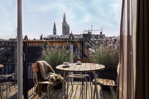 Penthouse with Balcony | Hypo-allergenic bedding, down comforters, in-room safe, soundproofing