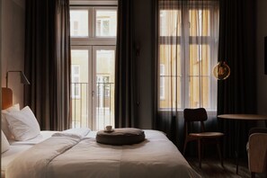 Hypo-allergenic bedding, down comforters, in-room safe, soundproofing