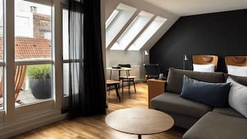 Penthouse with Balcony | 低過敏寢具、羽絨被、客房內保險箱、隔音