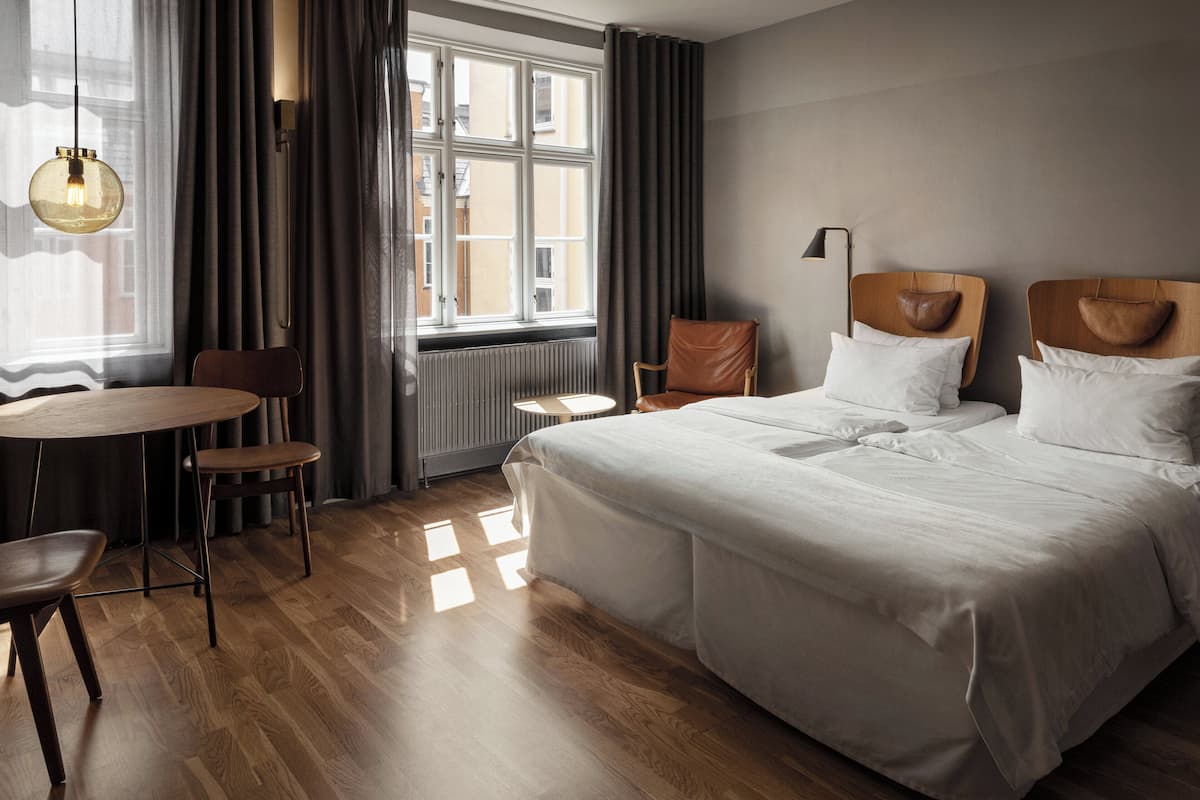 Hypo-allergenic bedding, down duvets, in-room safe, soundproofing