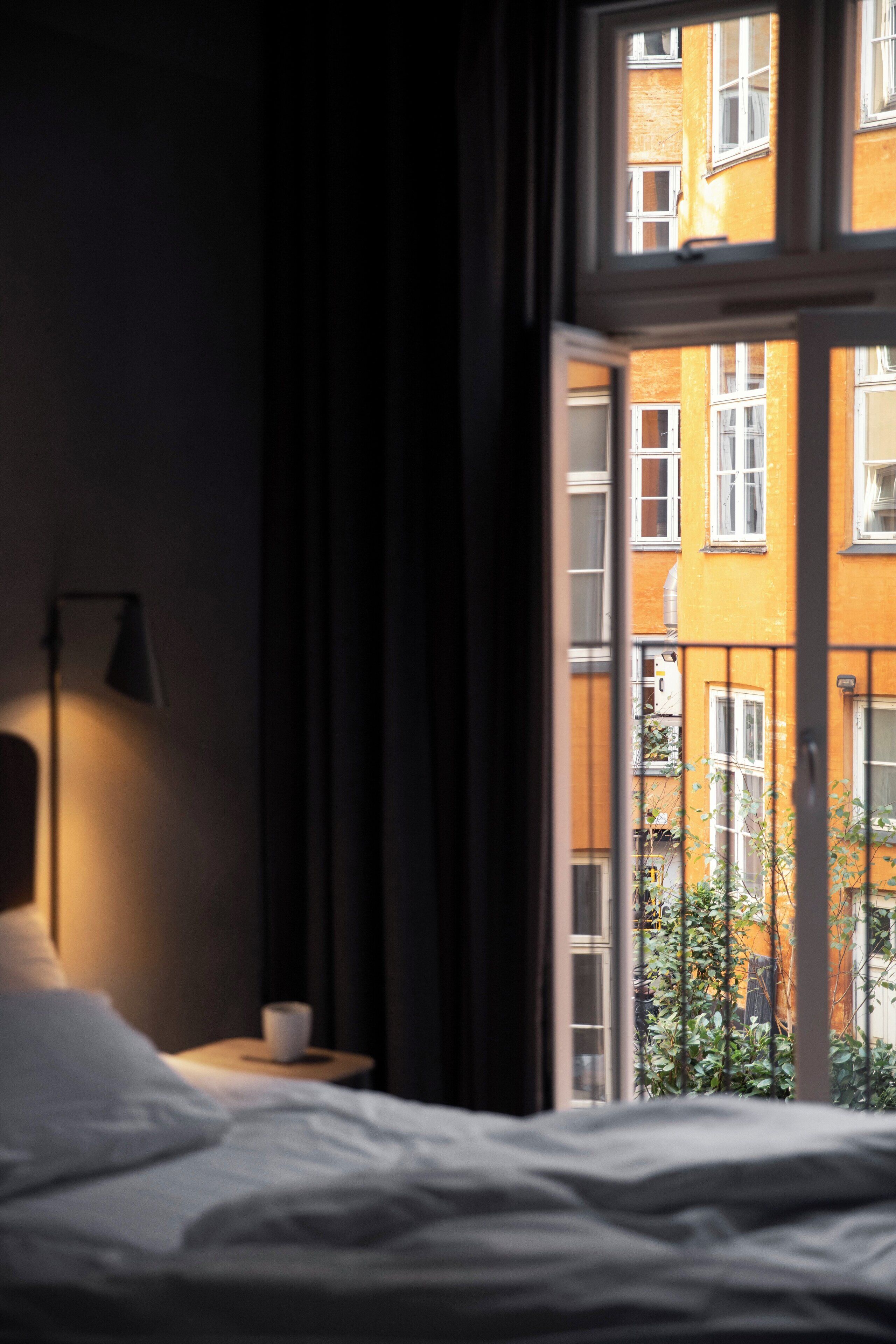 Hypo-allergenic bedding, down comforters, in-room safe, soundproofing